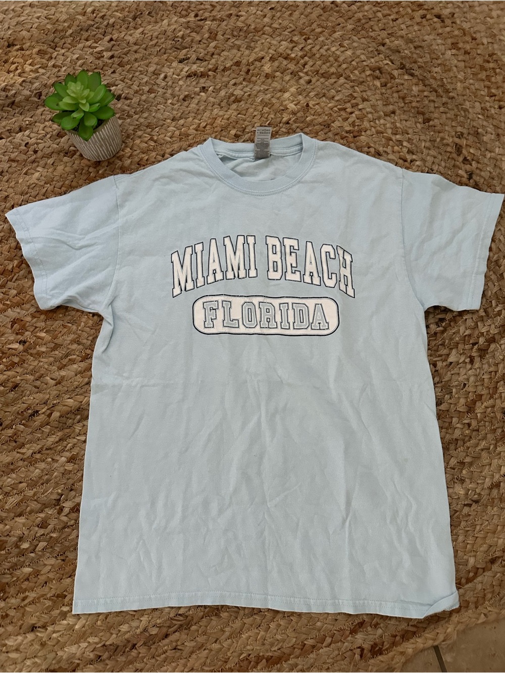 MIAMI BEACU GRAPHIC TEE